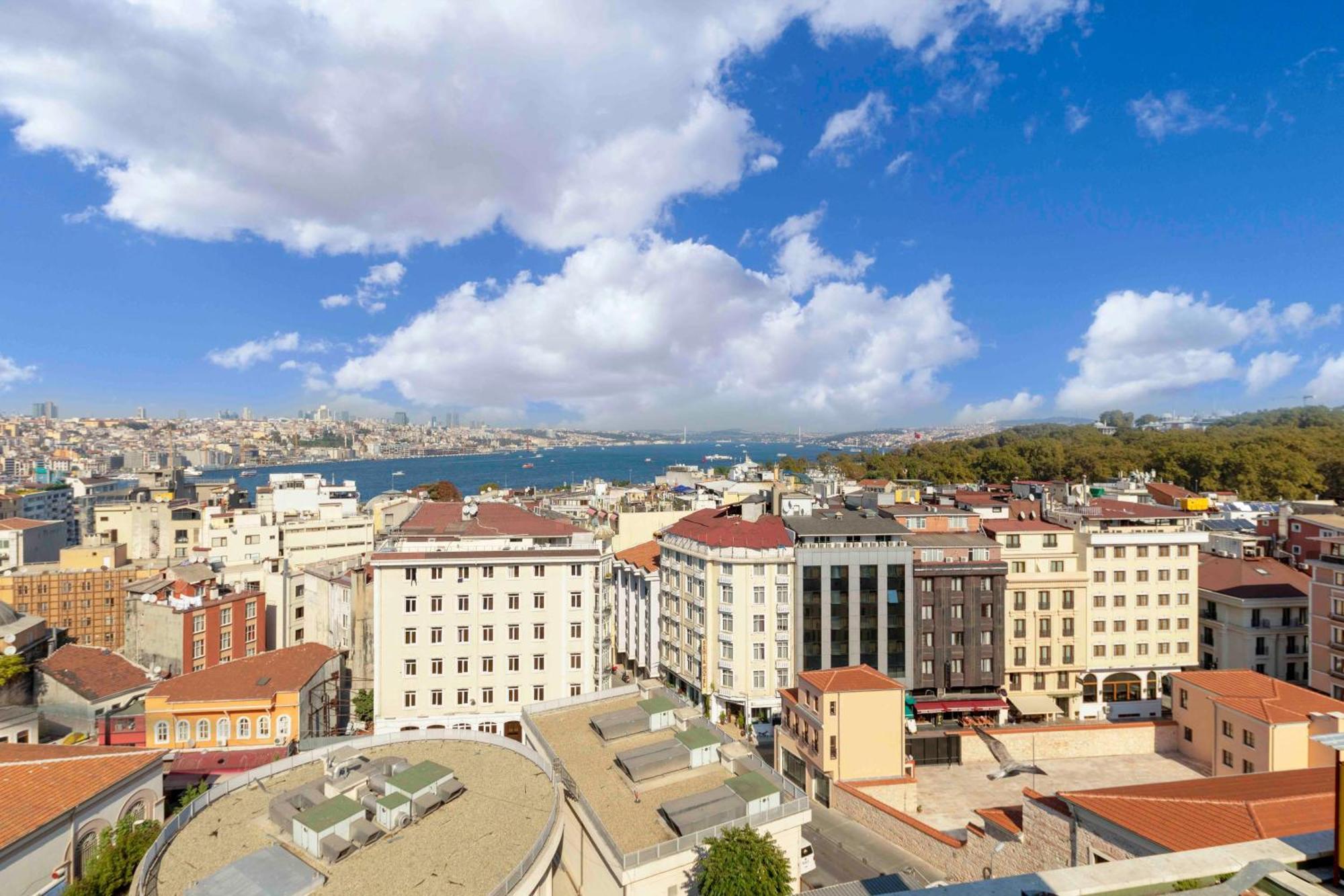 Levni Hotel & Spa - Special Category Istanbul Luaran gambar View of the district