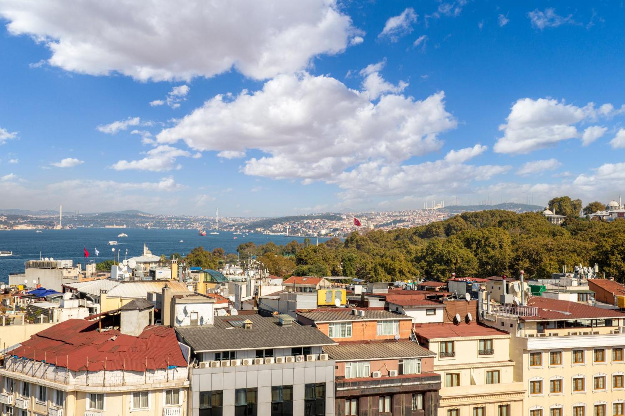 Levni Hotel & Spa - Special Category Istanbul Luaran gambar View of the Bosphorus from the Galata Tower