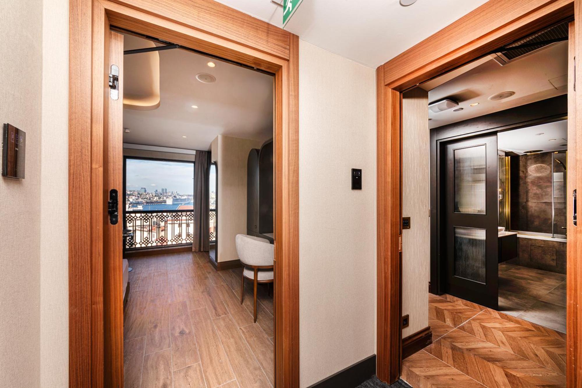 Levni Hotel & Spa - Special Category Istanbul Luaran gambar The interior of a suite at the hotel